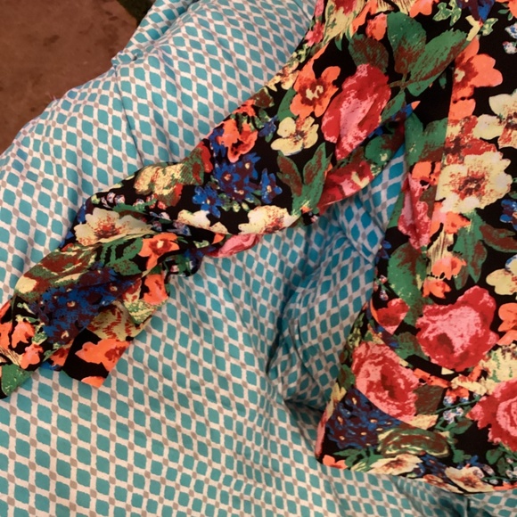 Adorable bright floral fitted blazer by Sweet Rain - Picture 3 of 8